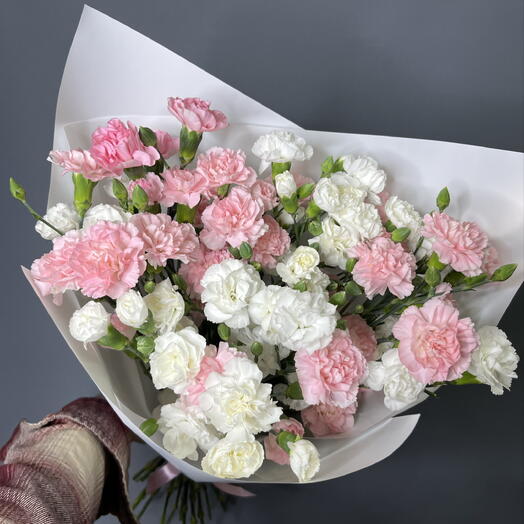 Нежный букет из кустовых гвоздик 💖