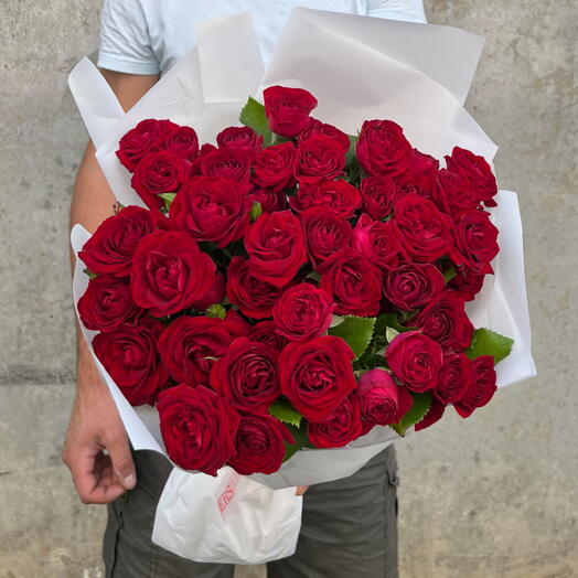 Алые кустовые розы RED BABLZ