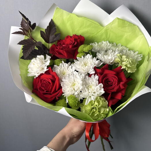 Букет с французскими розами и хризантемами 💚️