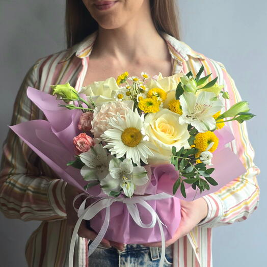 Композиция Розы, ромашки и хризантемы