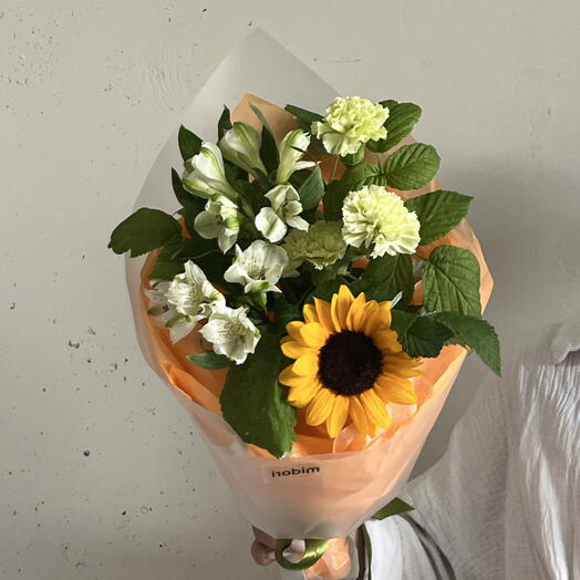 Букет на 1-ое/первое сентября с подсолнухом, альстромерией и диантусами🌻