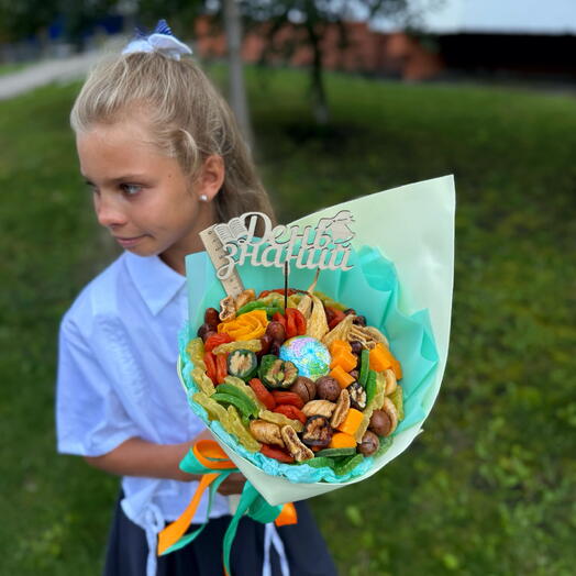 Букет из сухофруктов на 1 сентября