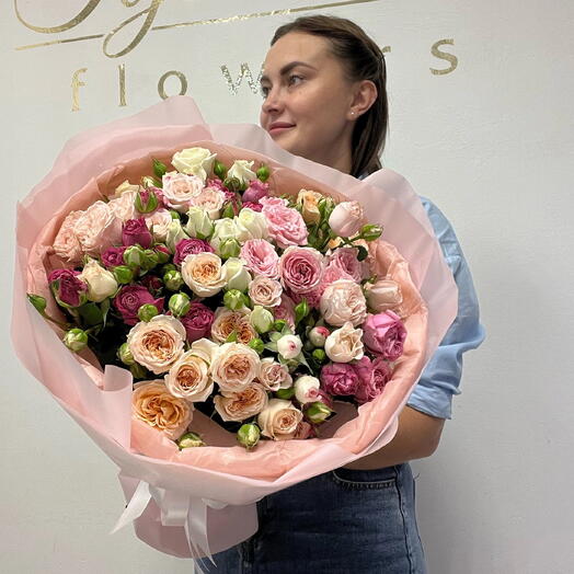 Букет из кустовых роз «С любовью»