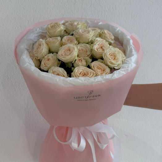 Моно букет из 7 кустовых роз