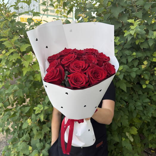 13 красных роз