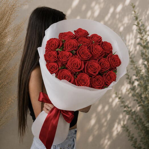 Букет из 19 красных роз Red Naomi 60 см