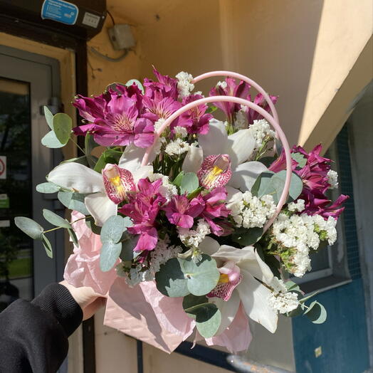 Сумочка нарцисса 🌷 «устойчивый аромат» в составе орхидея, альстромерия, статица, эвкалипт CINEREA