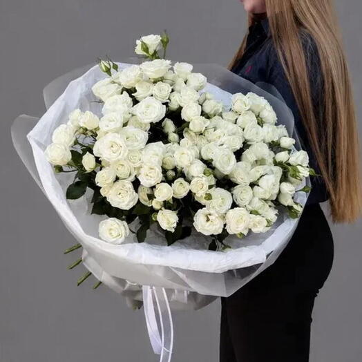 Букет из 25 белых кустовых роз