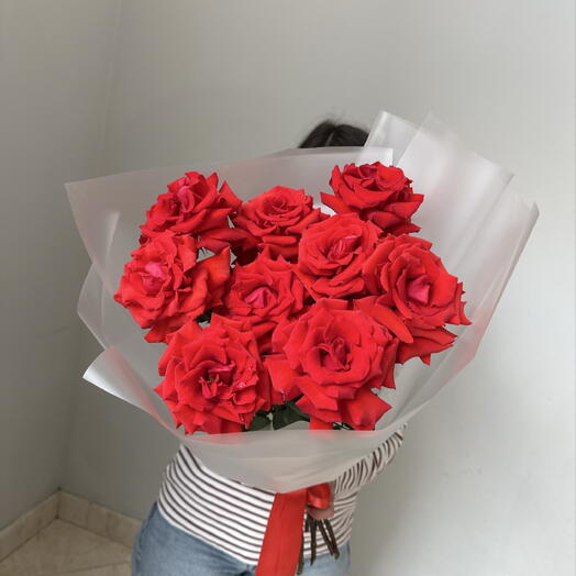 Букет из алых французских роз