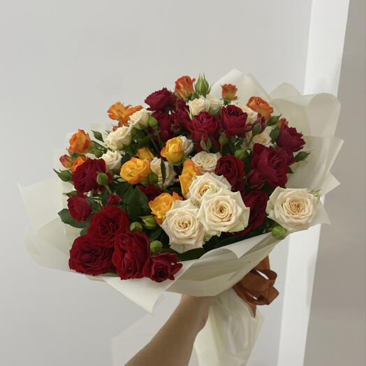 Микс букет из кустовых роз