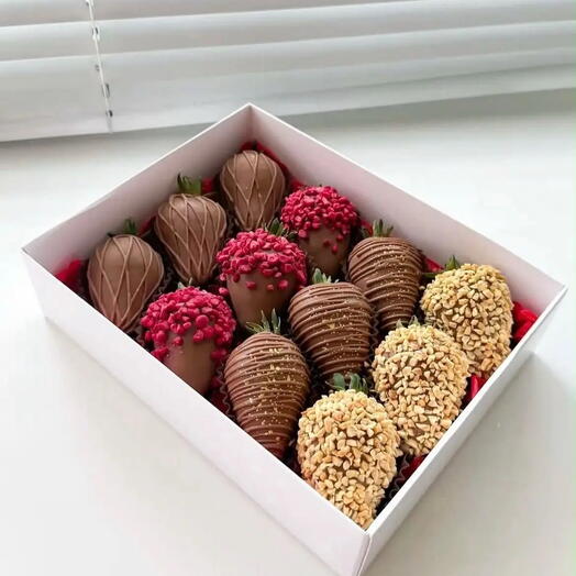 Клубника в шоколаде, подарочный набор (12 шт.)