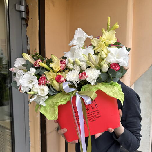Композиция «раннее утро» в составе гладиолусы, кустовая Роза, эустома, лилия, эвкалипт