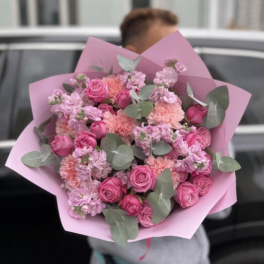 Яркий букет с Маттиолой, Пионовидной Кустовой Розой и Диантусами 💖