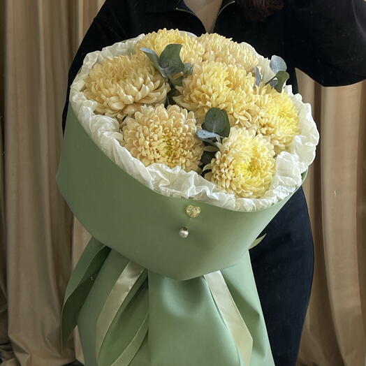 Букет из сливочных хризантем с эвкалиптом 💛