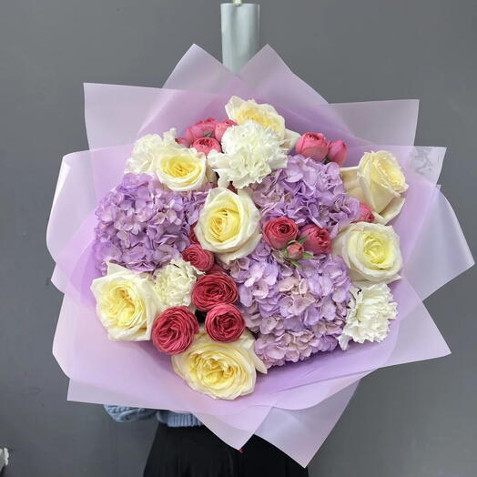Большой букет с пионовидными розами, гортензией и кустовыми розами Жизель 💖