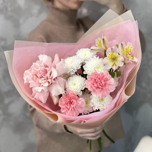 Букет комплимент 🌸 Французская роза, альстромерия, хризантема, диантусы