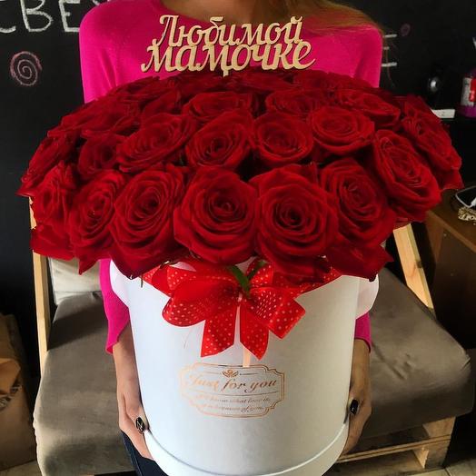Caja de sombrero con 25 rosas