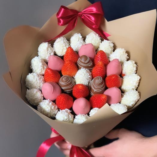 Bouquet of strawberries and strawberries in chocolate Klubnika Bar gift