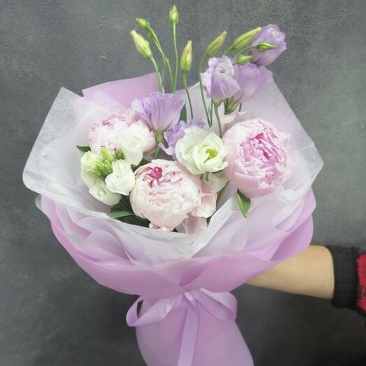 Lily Dale (ramo de peonías y Lisianthus)