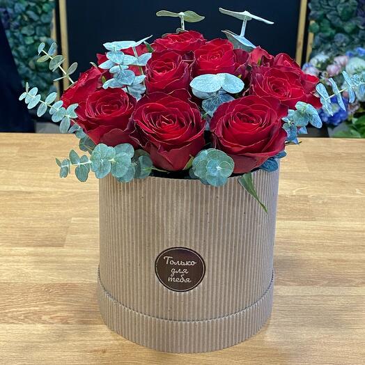 Box with red roses