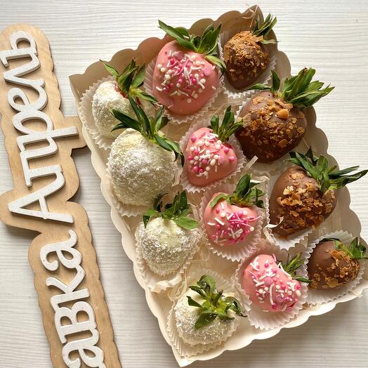 Box 12 chocolate covered strawberries