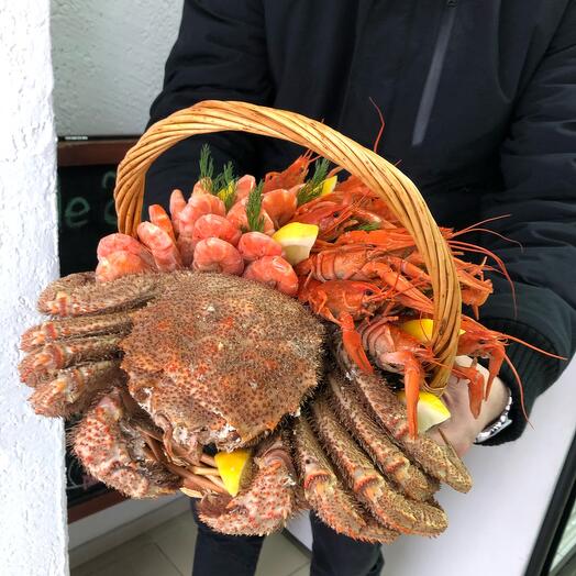 Мужская корзина с морепродуктами