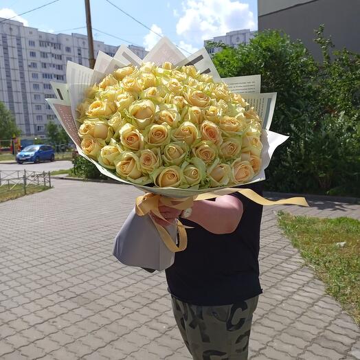 Букет из 51 кремовой розы