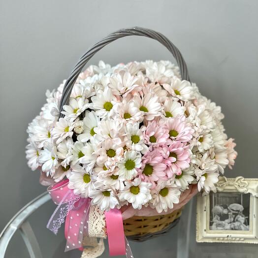 Нежная композиция для мамы с хризантемами