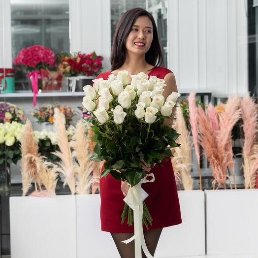 Bouquet of 25 white roses 80 cm