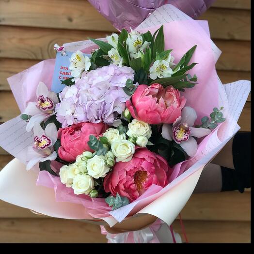 Сборный букет из пионов  🌺 🌹