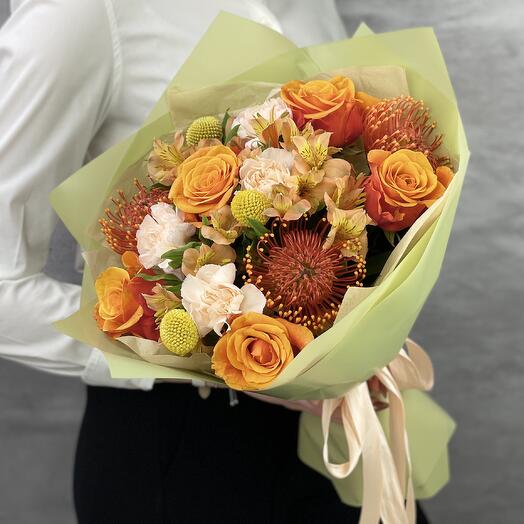 Bouquet with roses Merigold