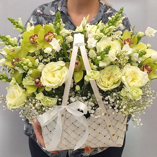Basket with flowers "Happy Valley"