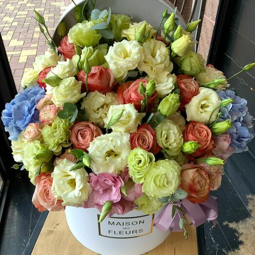 Микс из лизиантусов и роз