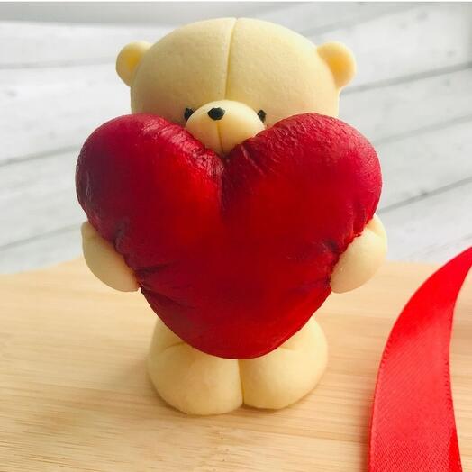 Шоколадная фигурка с сердцем "LOVE"