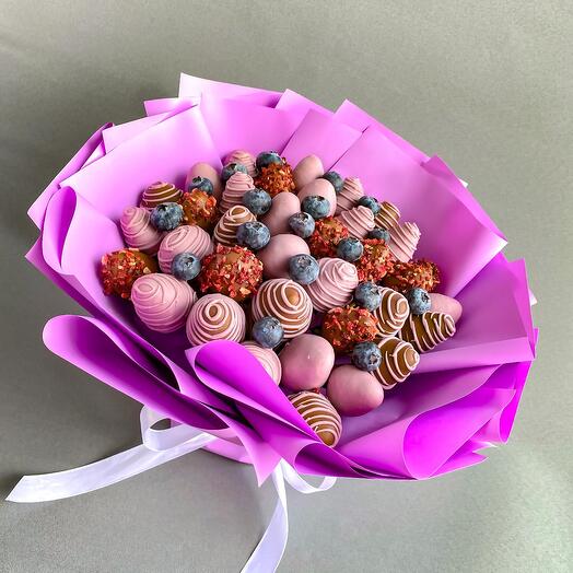 Bouquet of strawberries in chocolate/size M