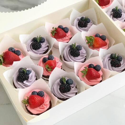 Cupcakes with berries 12 pieces