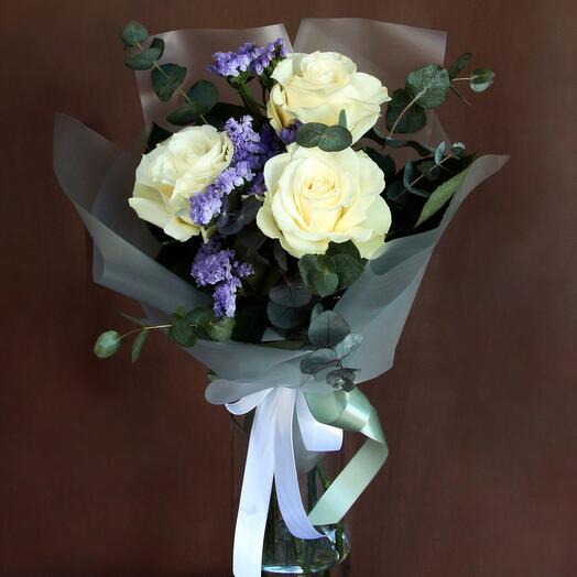 Monobucket of roses and statice