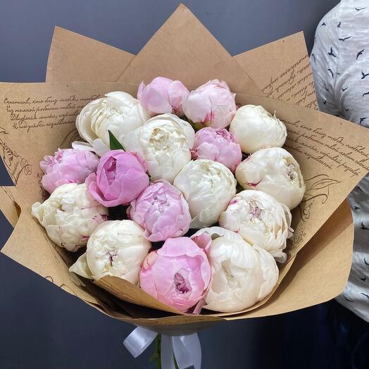15 peonías blancas y Rosadas