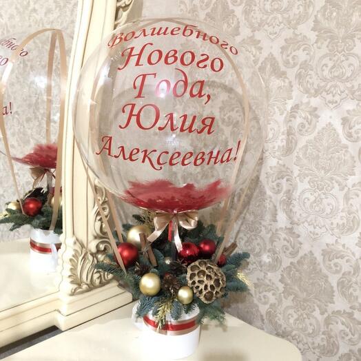 Подарок на новый год букет из живой датской сосны нобилис с шаром баблс