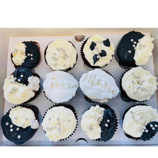 Black and white themed cupcakes