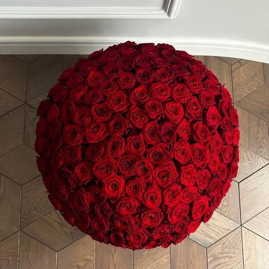 Luxury red rose basket