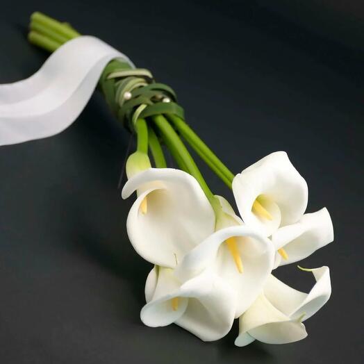 The bouquet is the most delicate