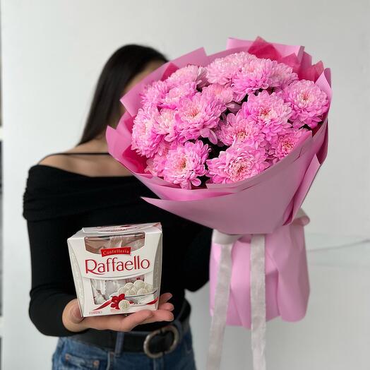 Комбо из хризантем и рафаэлло