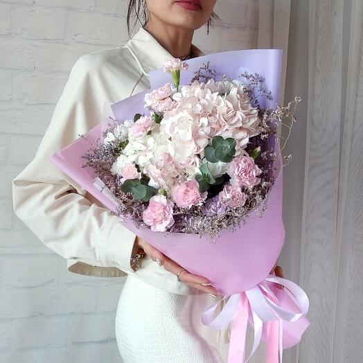 Букет "Люби️ 💖". Букет с Гортензией, Диантусами кустовыми и Лимониумом