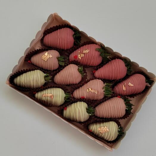 Set of 12 strawberries