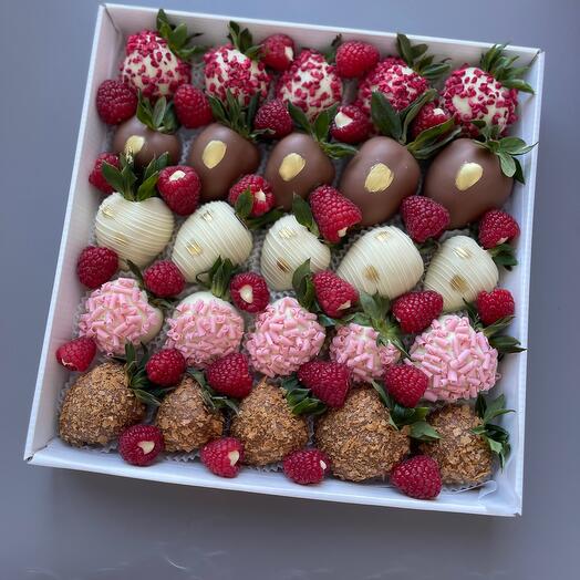 Chocolate-covered strawberry set 5