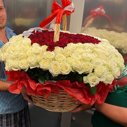Корзина с цветами 355 роз Сердце