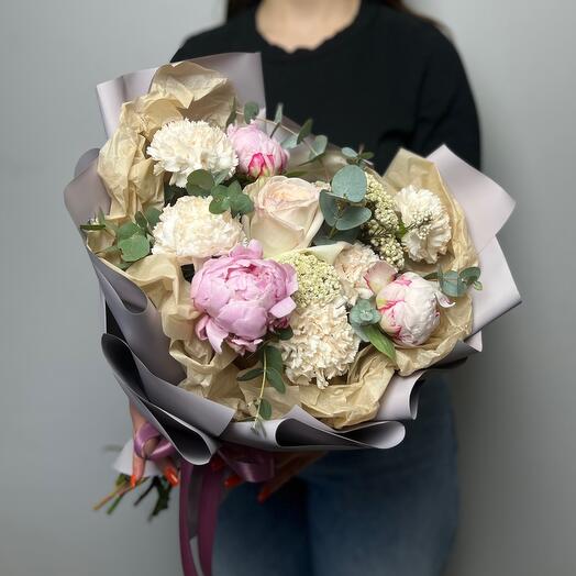 Bouquet with pink peonies and peony-shaped roses