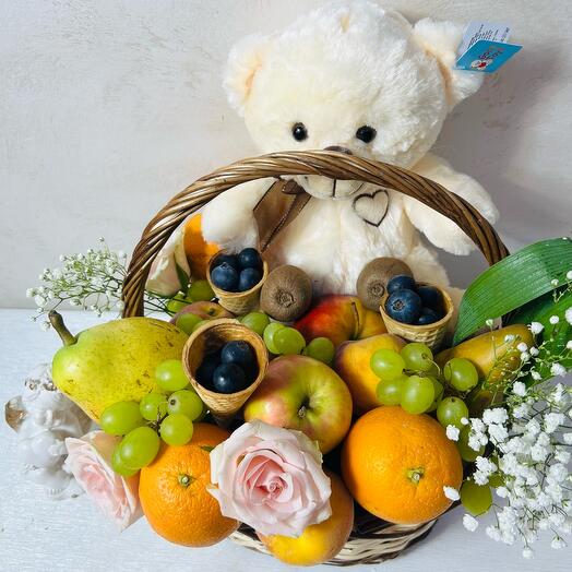 Корзина с фруктоми и мишкой