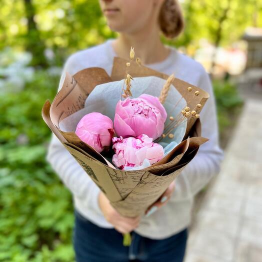 Букет три пиона